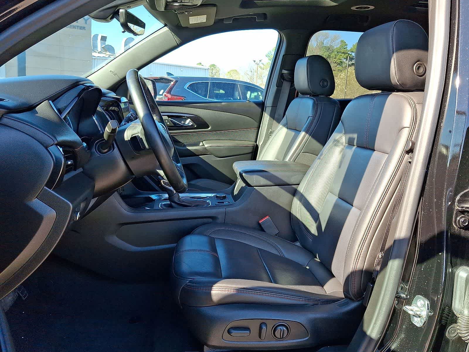 Used 2023 Chevrolet Traverse RS image 26