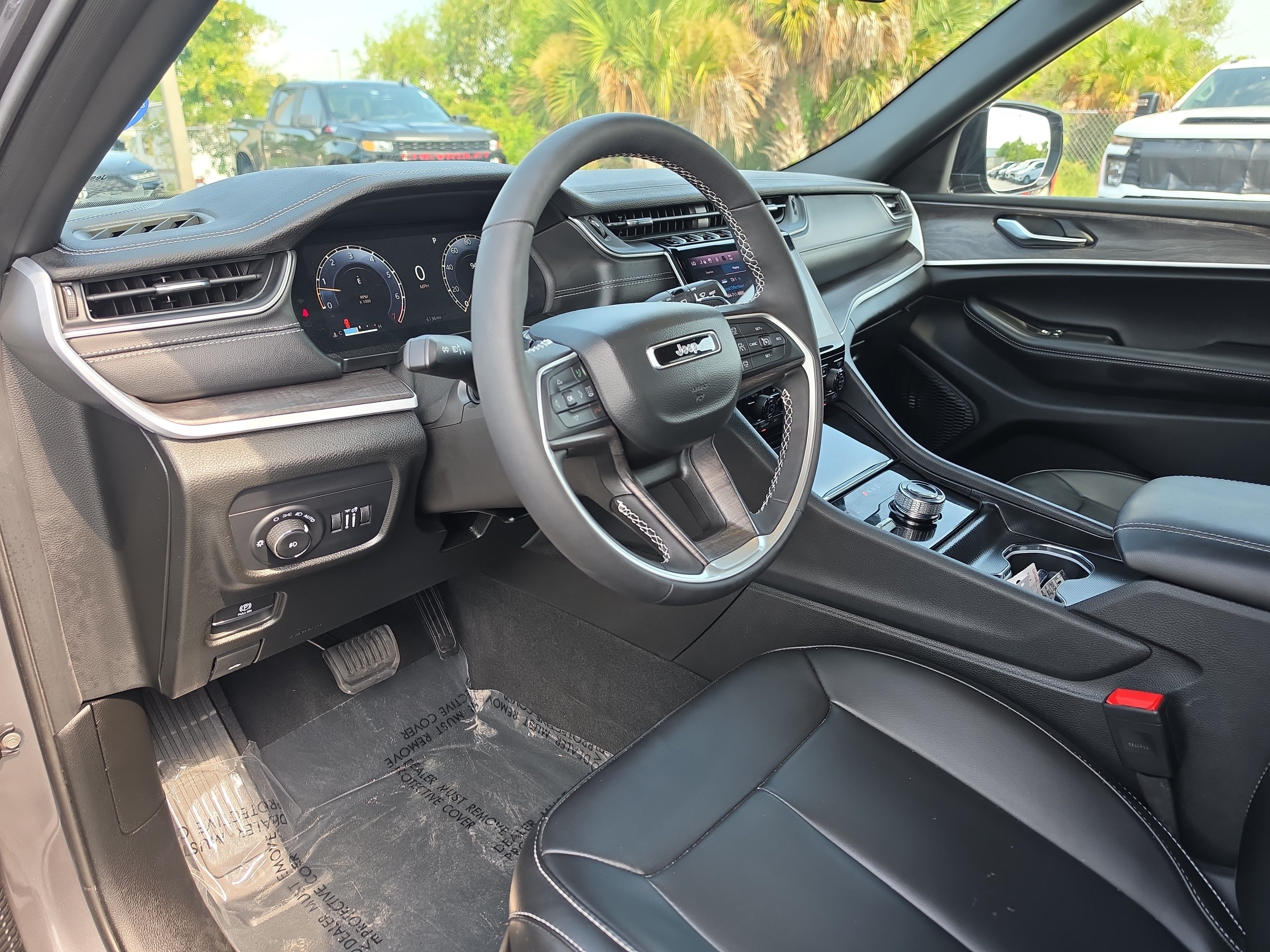 Used 2025 Jeep Grand Cherokee L Limited w/ Trailer Tow Package AWD/4WD image 16