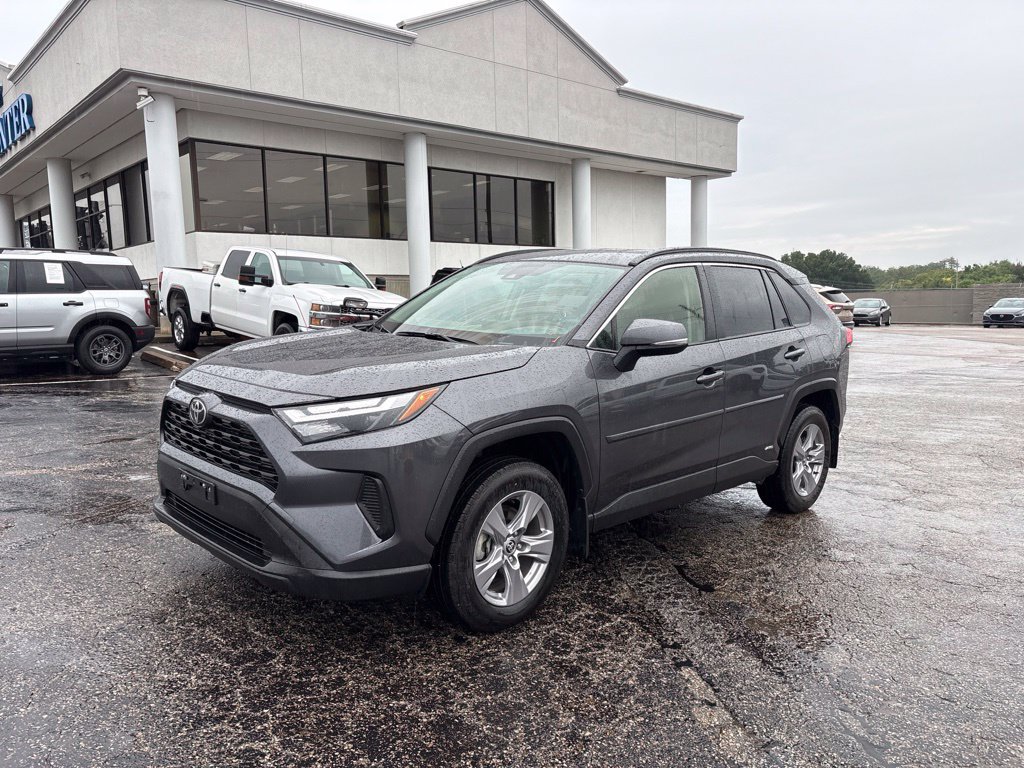 Used 2025 Toyota RAV4 XLE AWD/4WD image 3