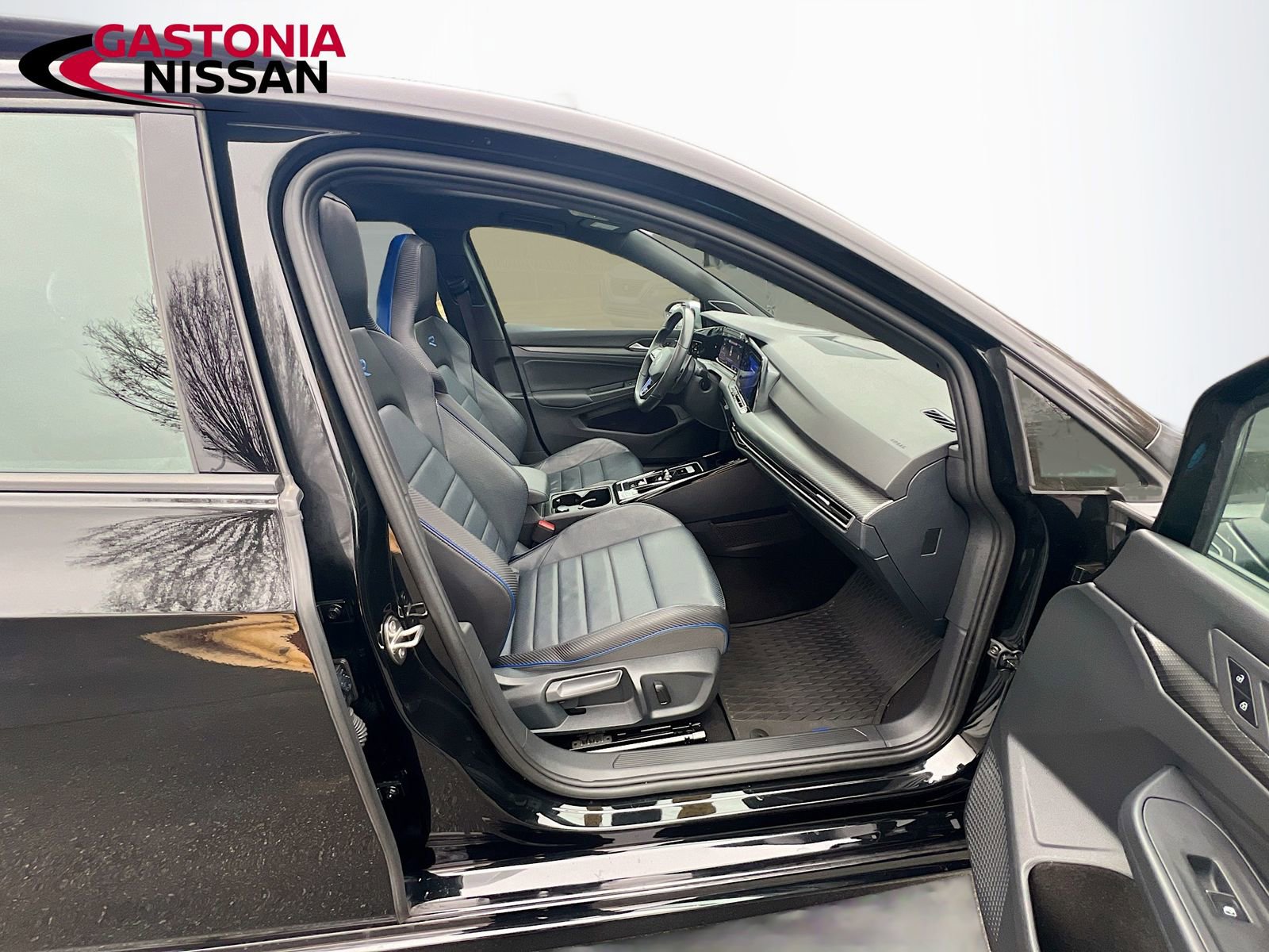 Used 2024 Volkswagen Golf R image 35