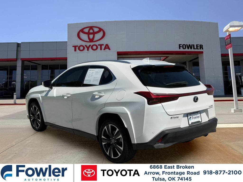 Used 2022 Lexus UX 200 w/ Premium Package FWD image 3