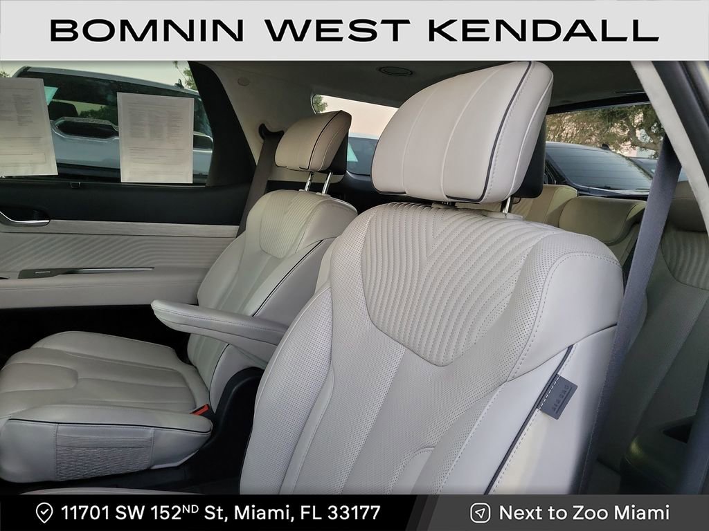 Used 2024 Hyundai Palisade Calligraphy image 10