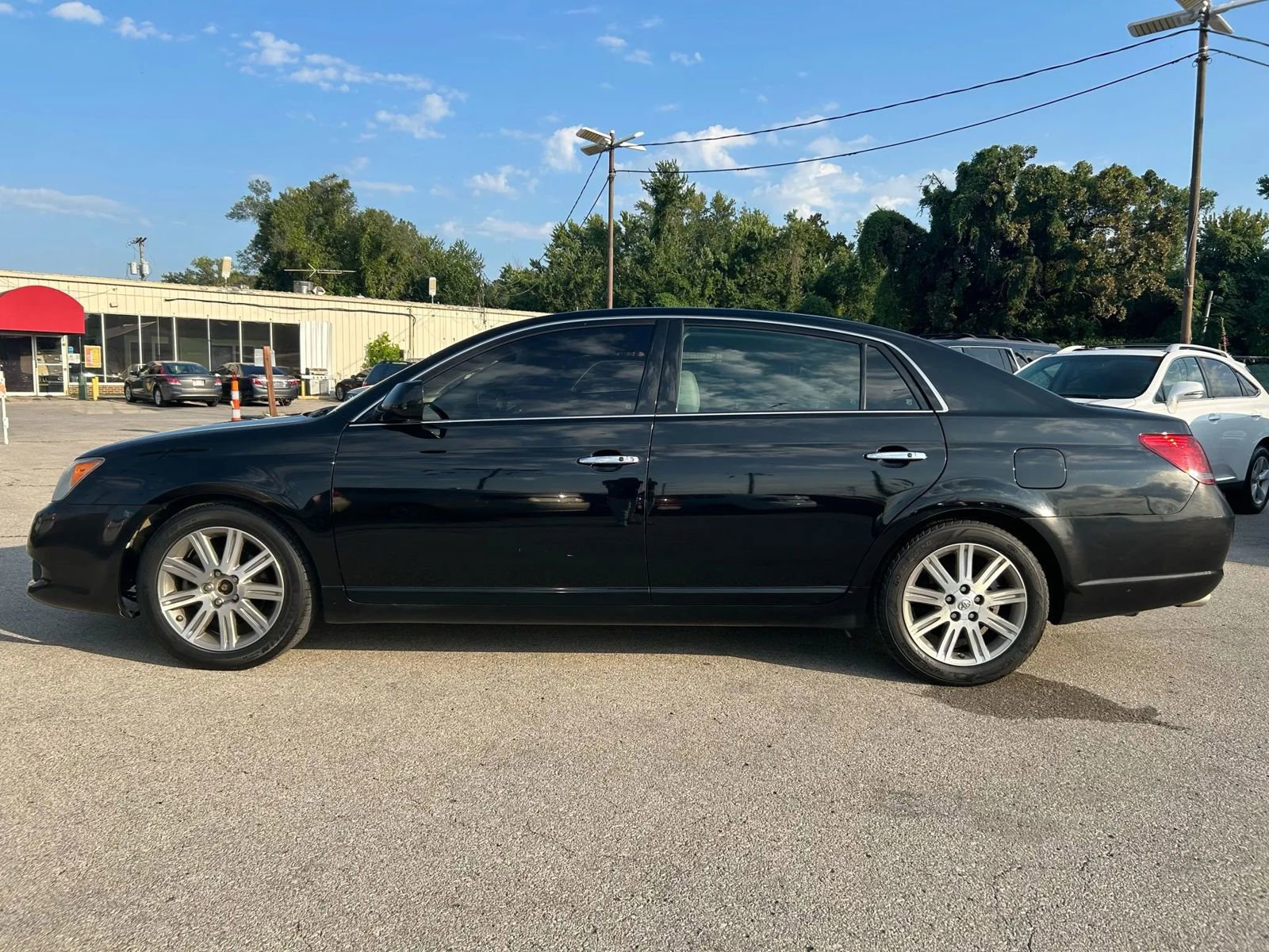 Used 2008 Toyota Avalon XL image 2