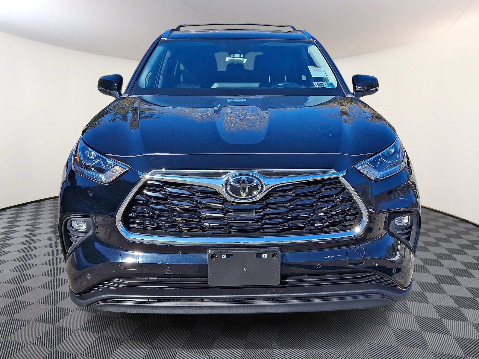 Used 2023 Toyota Highlander Limited image 2