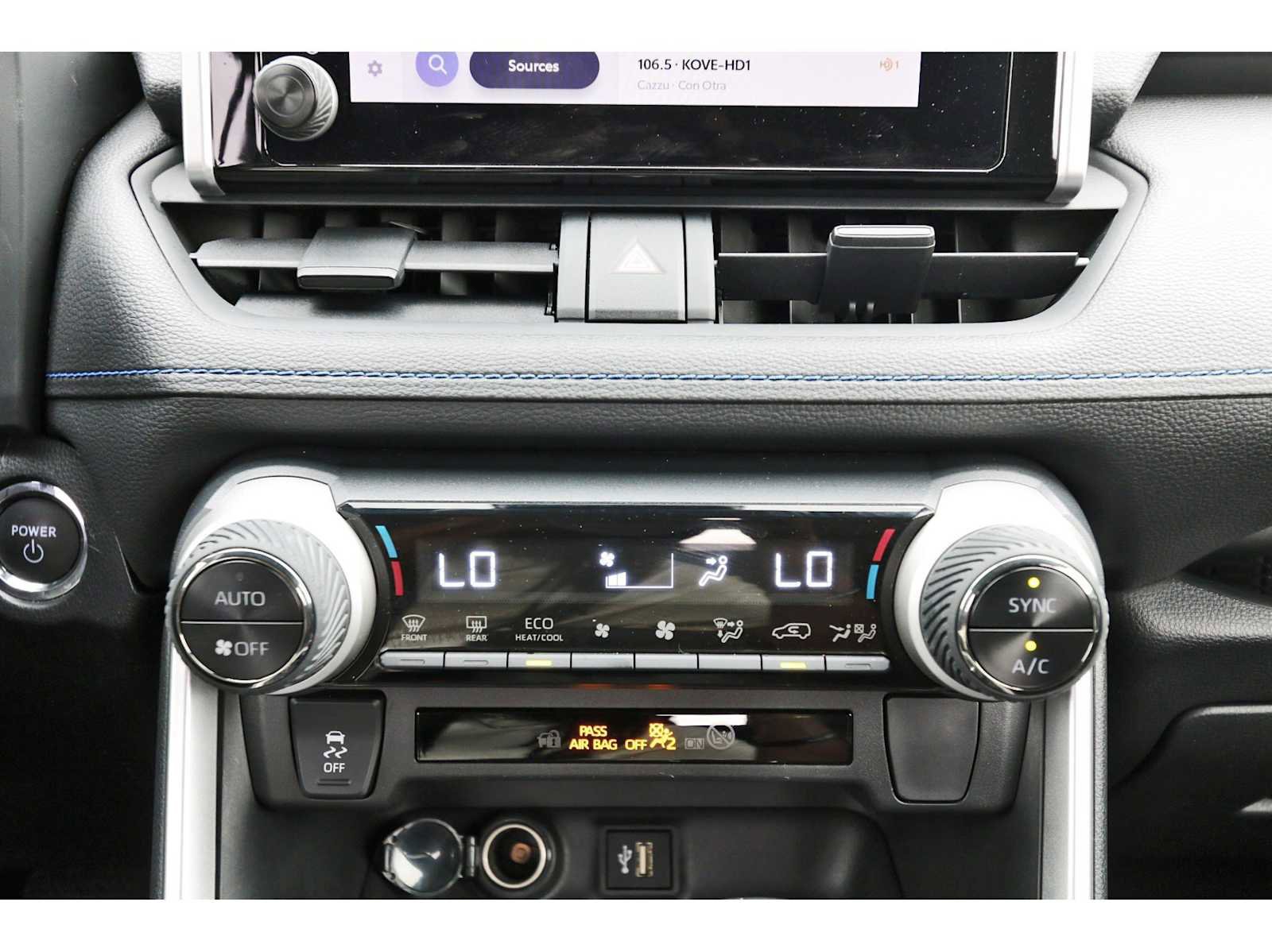 Used 2024 Toyota RAV4 SE image 24