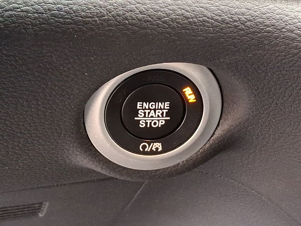 Used 2024 Chrysler Pacifica Select image 25