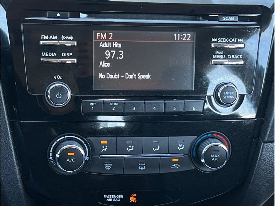 Used 2017 Nissan Rogue S FWD image 14