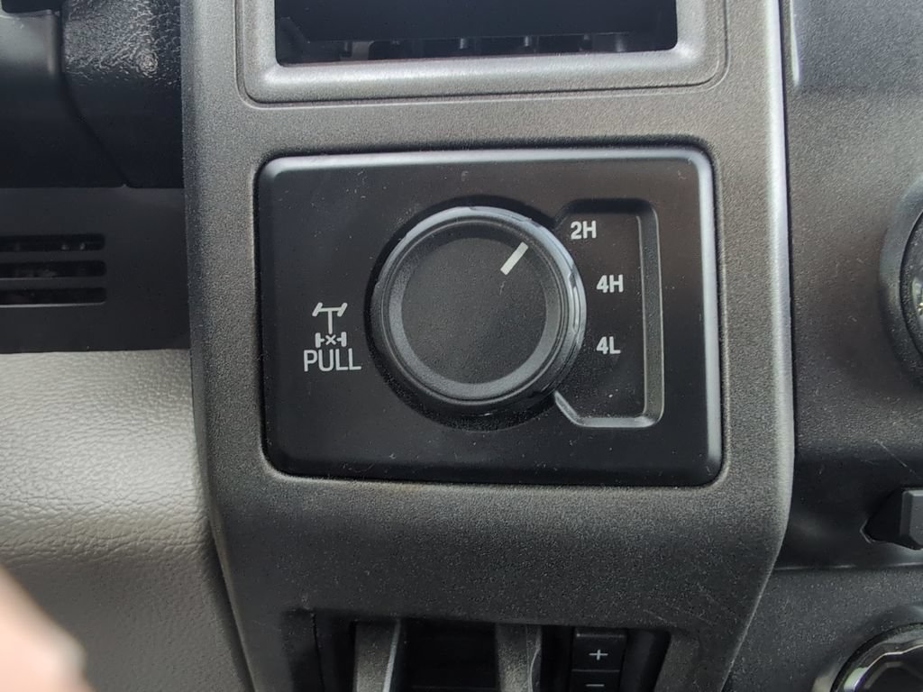 Used 2017 Ford F250 XL w/ Power Equipment Group AWD/4WD image 12