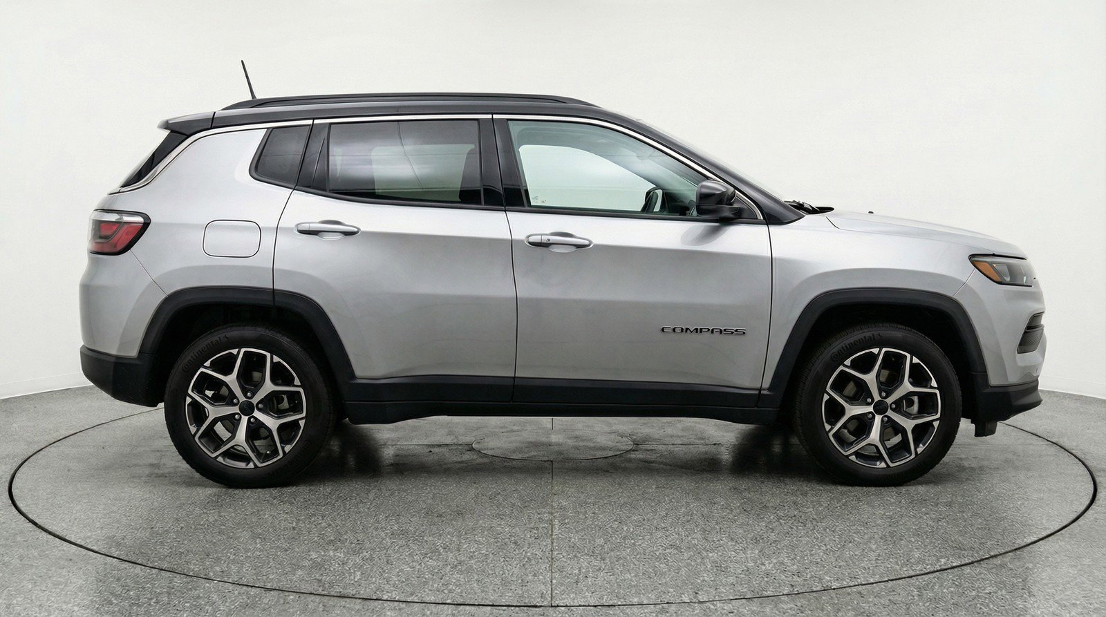 Used 2025 Jeep Compass Limited image 11