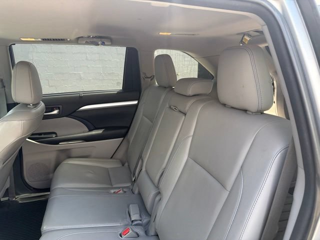 Used 2015 Toyota Highlander XLE AWD/4WD image 16