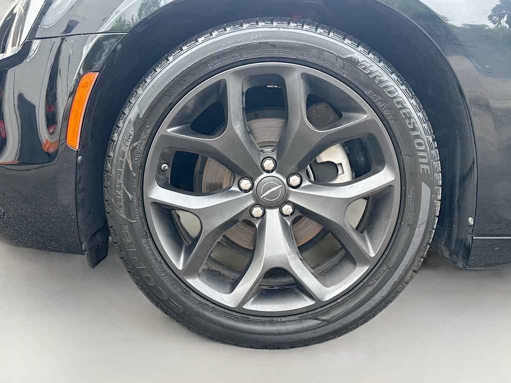 Used 2022 Chrysler 300 Touring w/ Sport Appearance Package RWD image 29