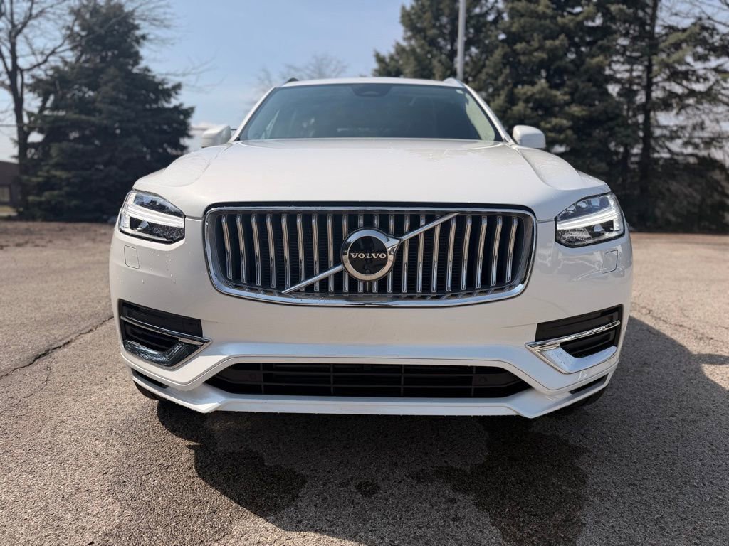 Used 2024 Volvo XC90 T8 Ultimate w/ Lounge Package image 2