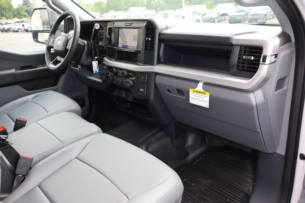 Used 2025 Ford F550 4x4 Crew Cab Super Duty image 29