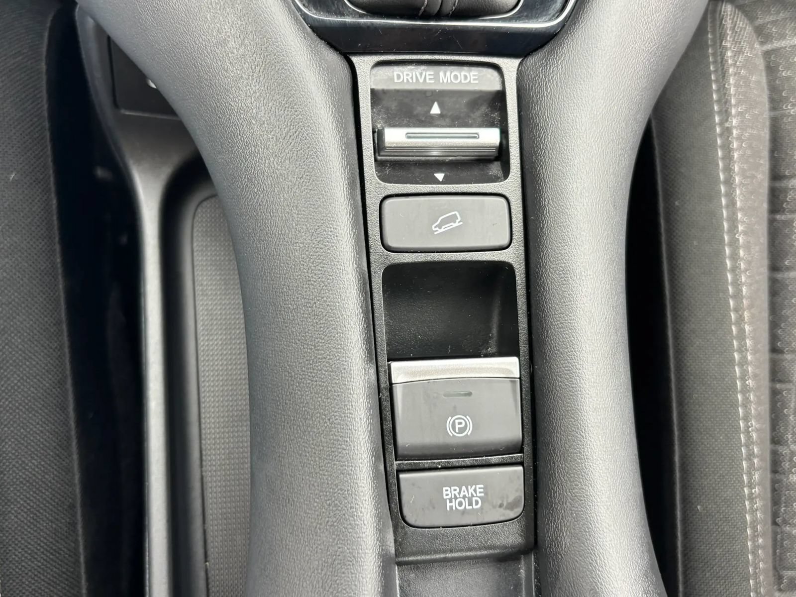 Used 2025 Honda HR-V LX image 50