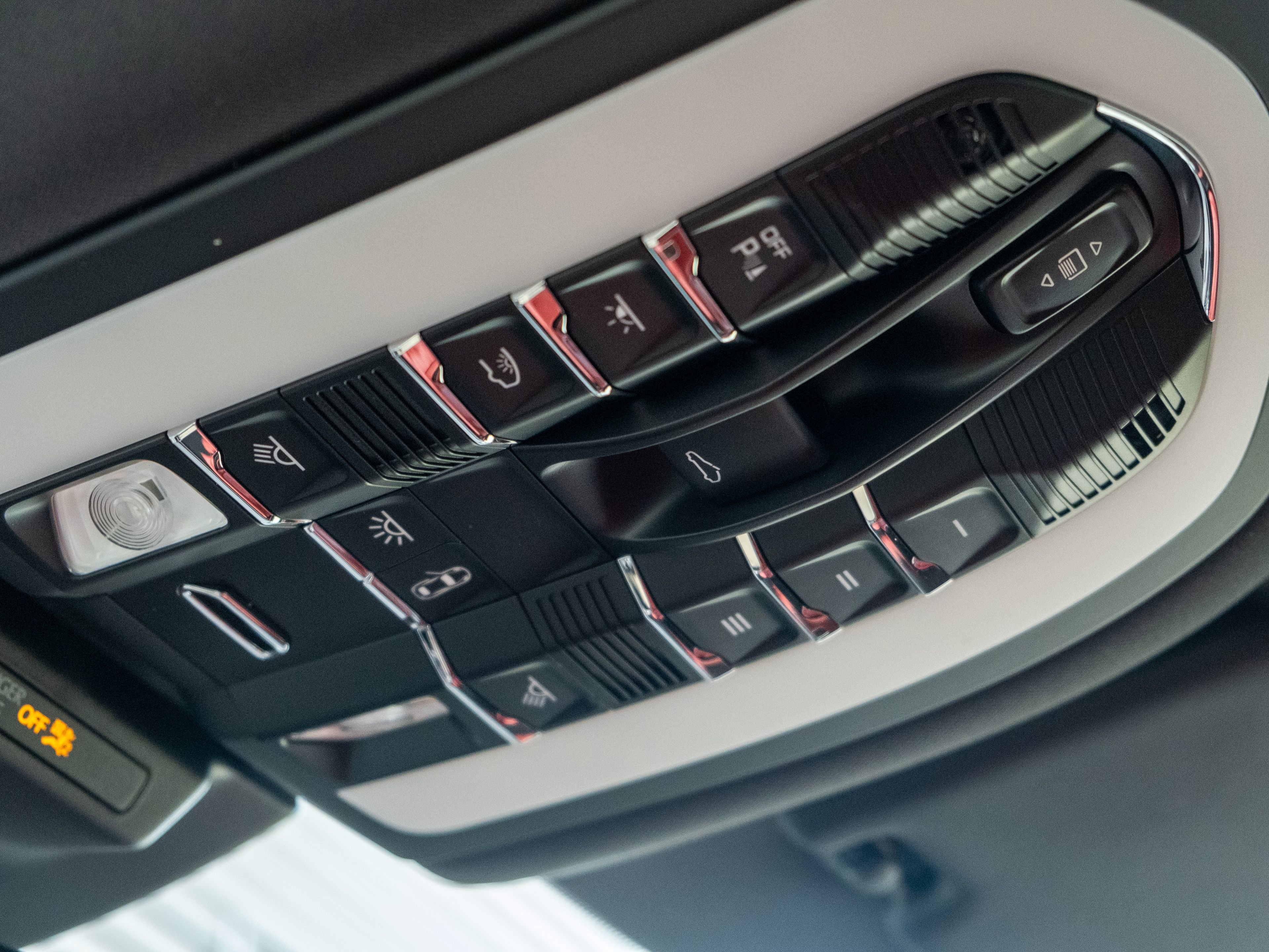 Certified 2025 Porsche Macan image 33