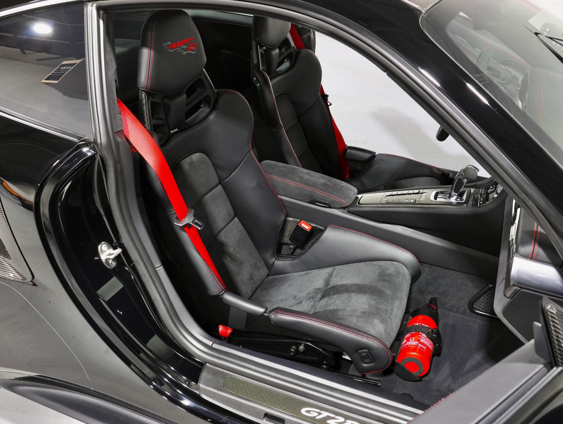 Used 2018 Porsche 911 GT2 RS RWD image 4