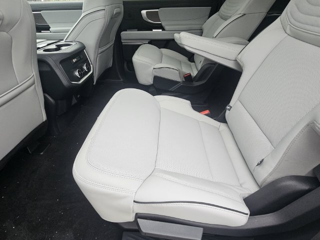 New 2026 Ford Expedition Platinum w/ Platinum Ultimate Package AWD/4WD image 15