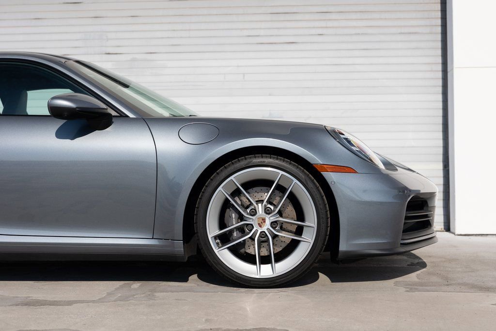 Certified 2025 Porsche 911 Carrera image 9