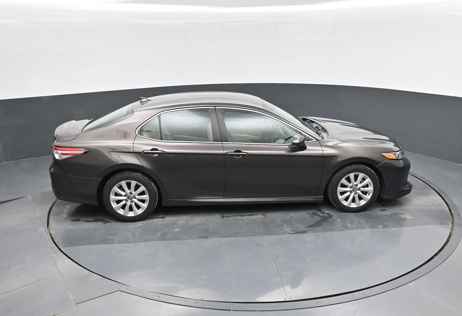 Used 2019 Toyota Camry LE image 23