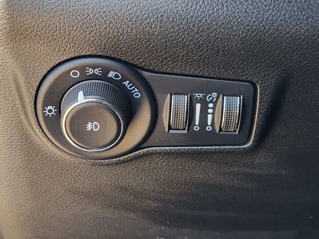 Used 2025 Jeep Compass Limited image 21