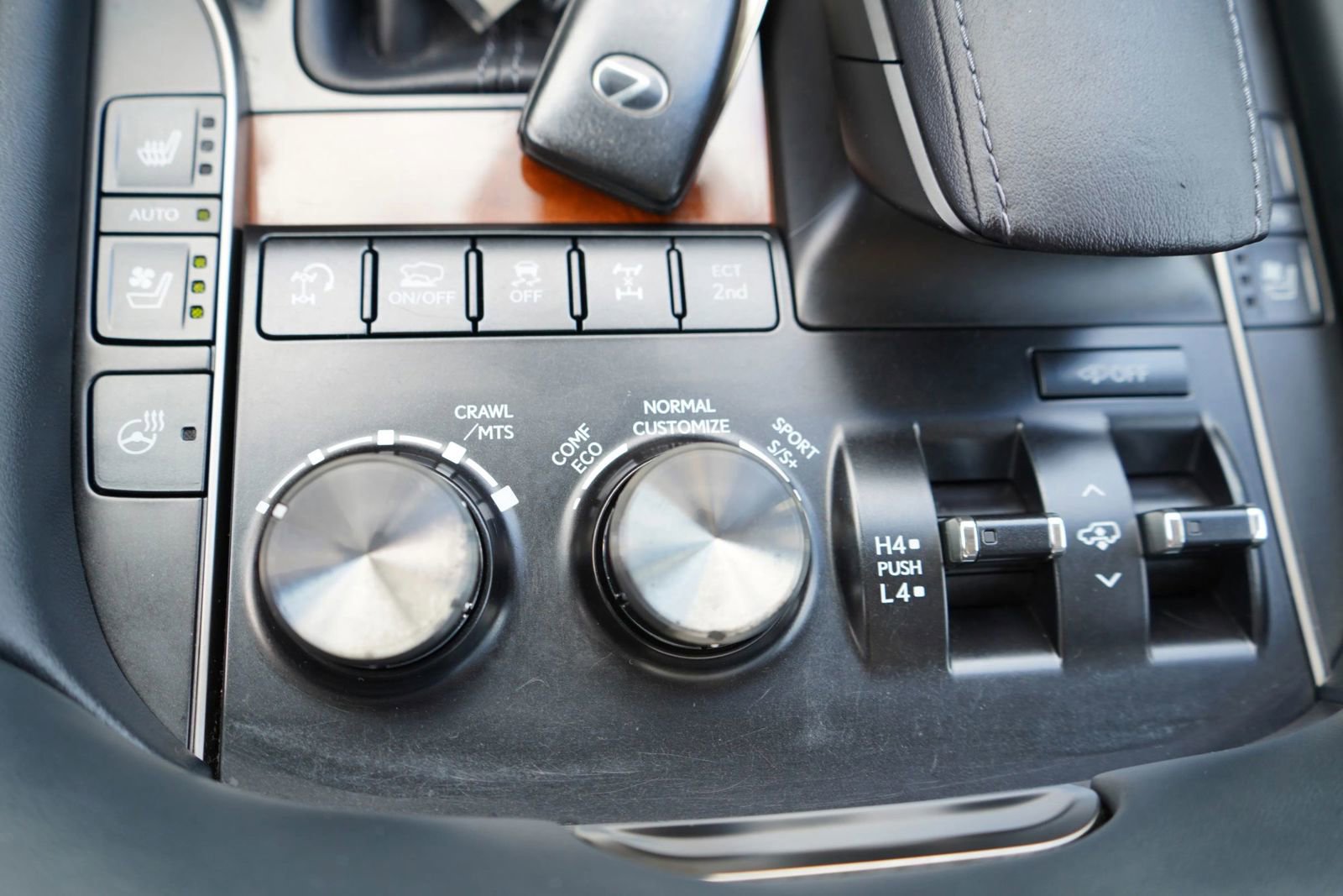 Used 2016 Lexus LX 570 4WD image 12