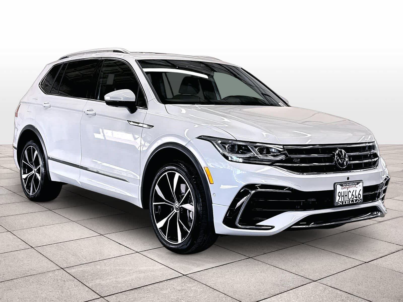 Used 2023 Volkswagen Tiguan SEL R-Line AWD/4WD image 3