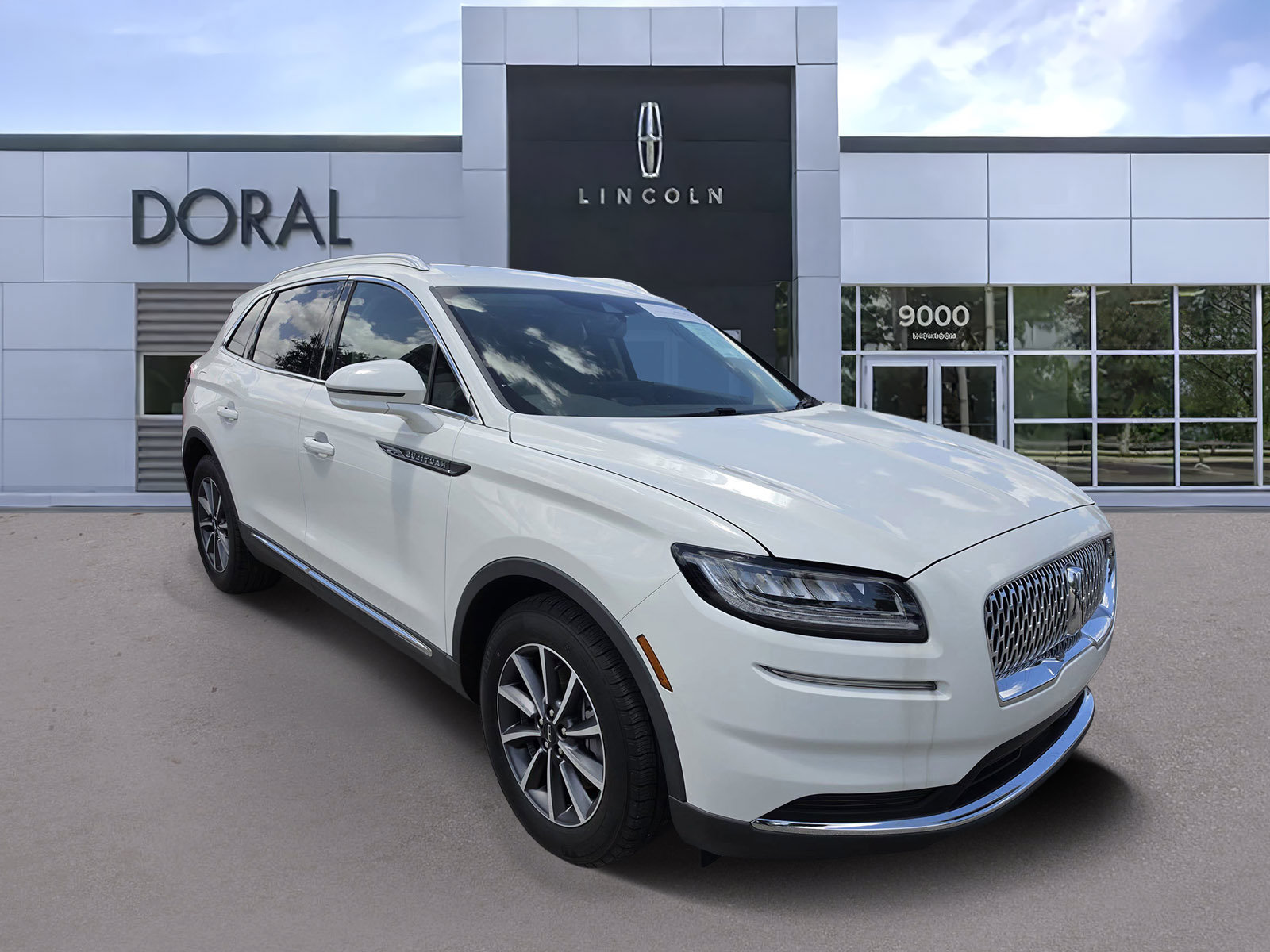 Used 2024 Lincoln Corsair FWD image 1
