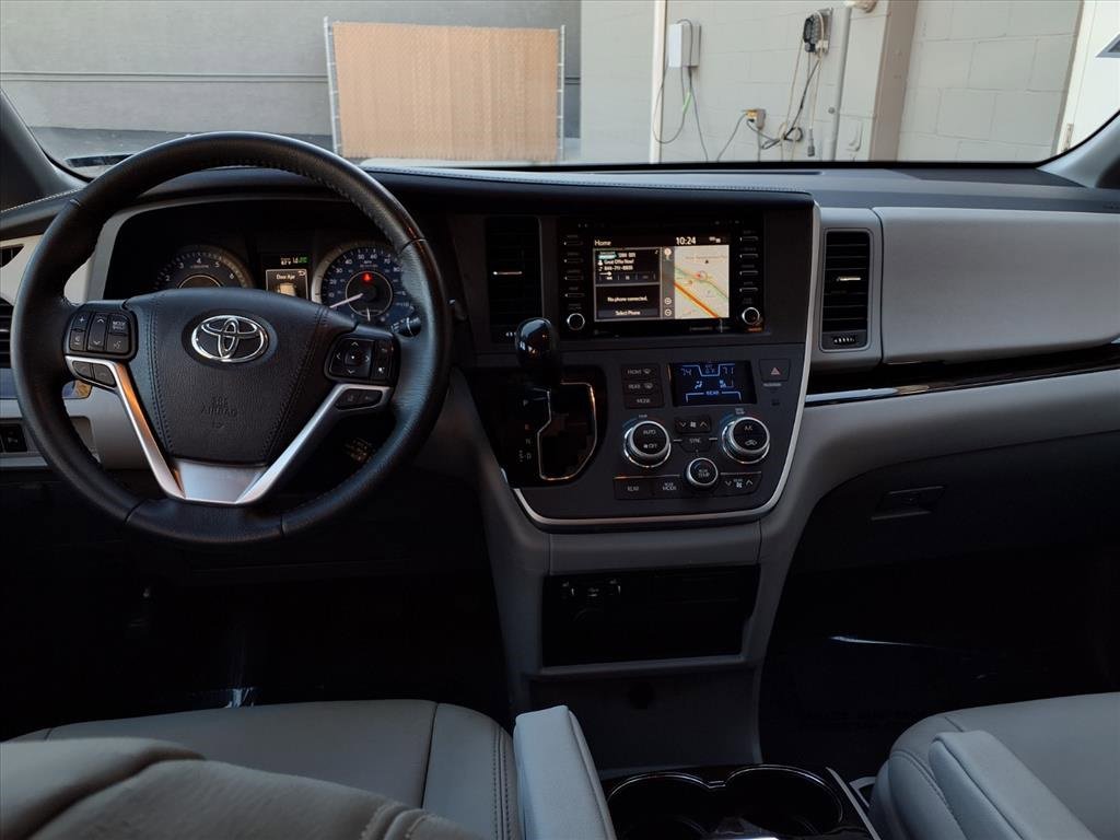 Certified 2020 Toyota Sienna XLE image 18