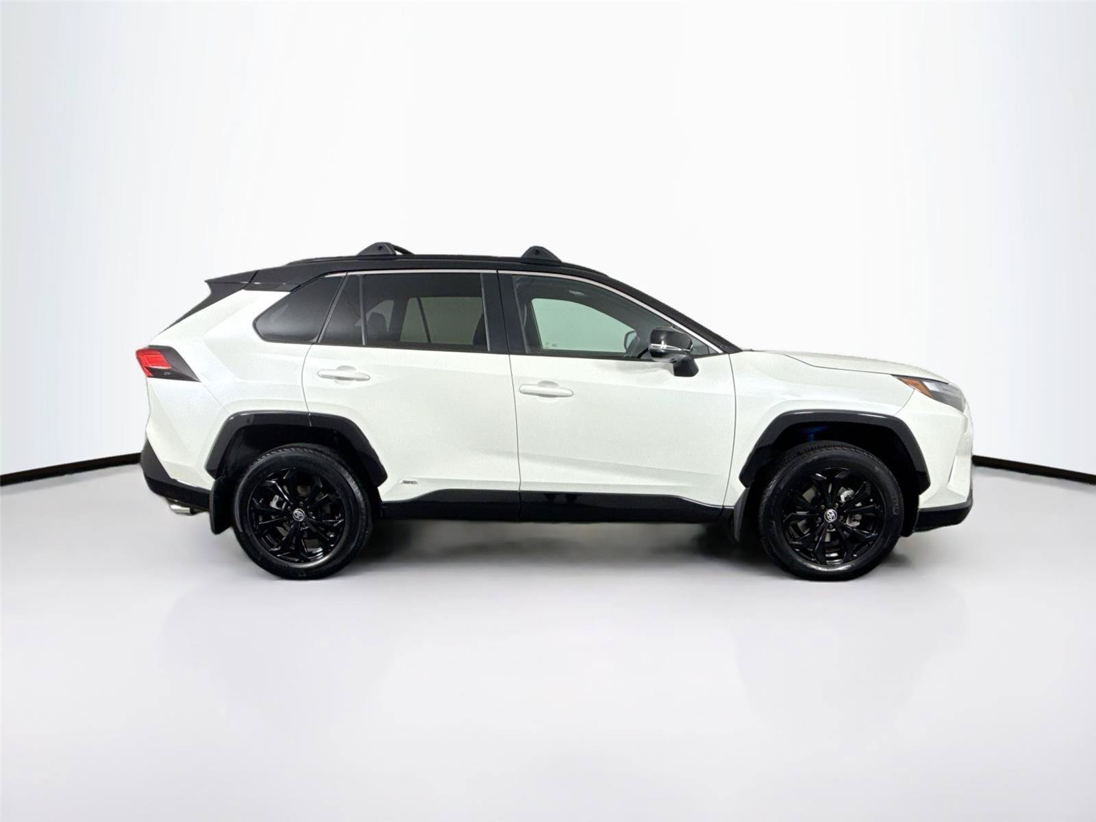 Used 2022 Toyota RAV4 XSE AWD/4WD image 10