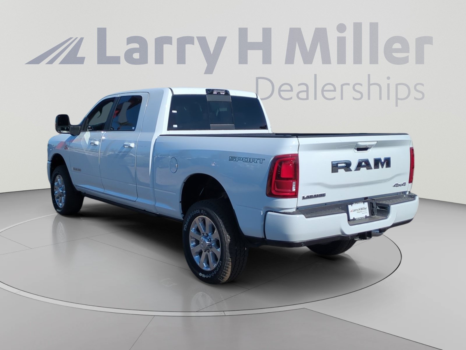 New 2026 RAM 2500 Laramie AWD/4WD image 3