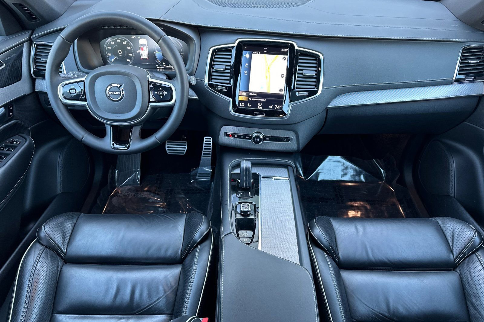 Used 2022 Volvo XC90 T8 R-Design image 3