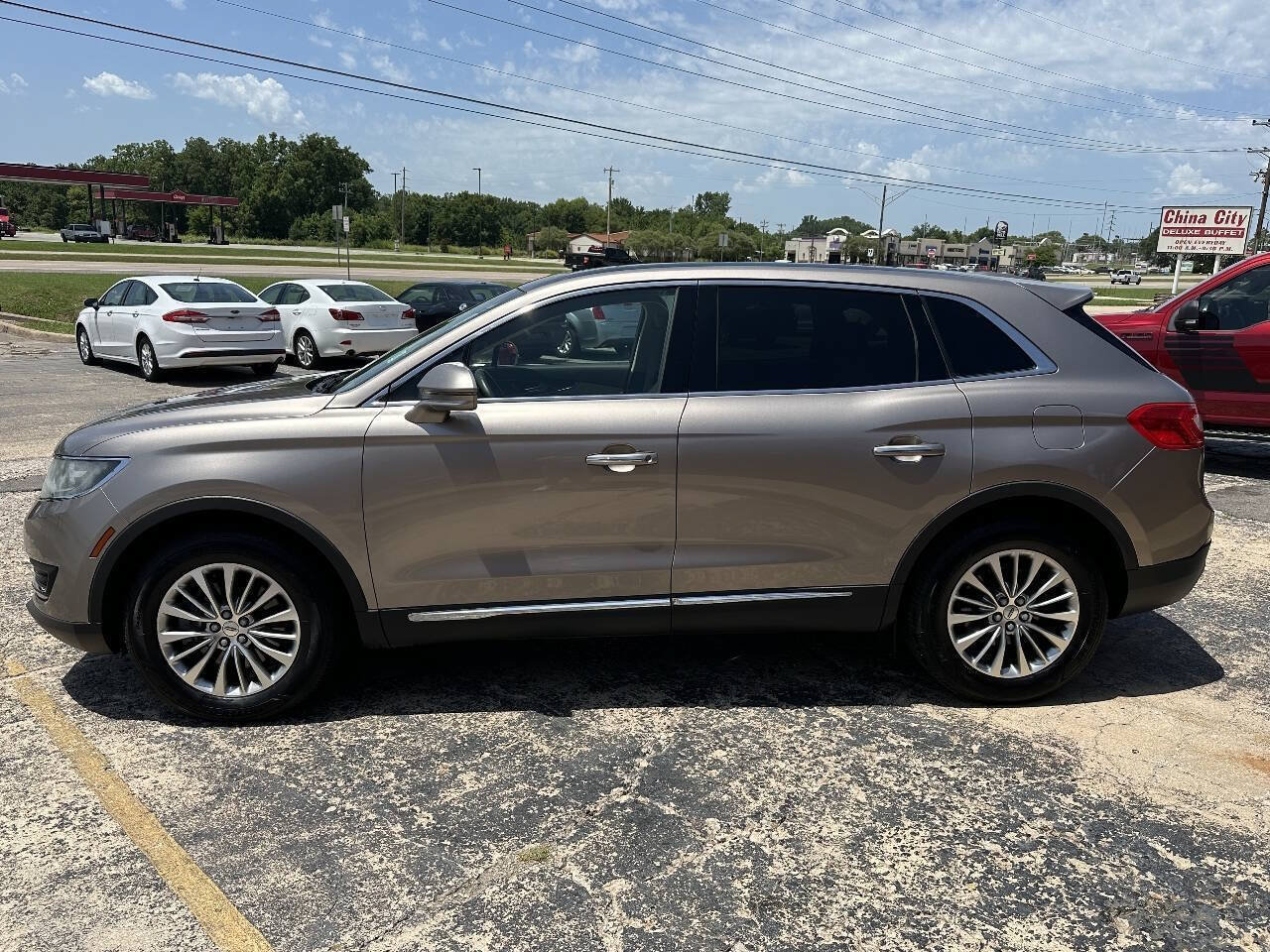 Used 2018 Lincoln MKX Select w/ Select Plus Package FWD image 5