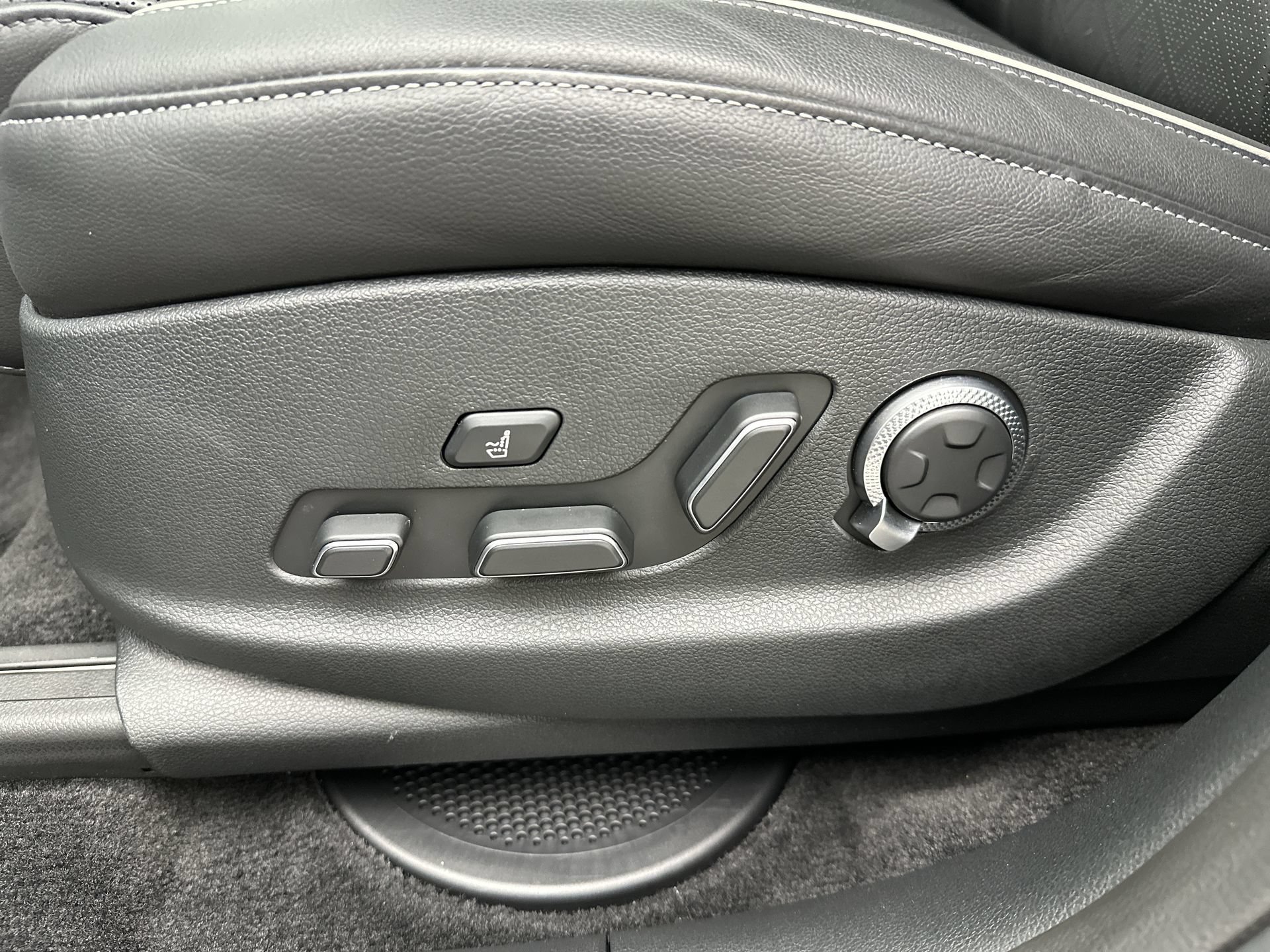 Certified 2026 Genesis GV80 3.5T Advanced AWD/4WD image 12