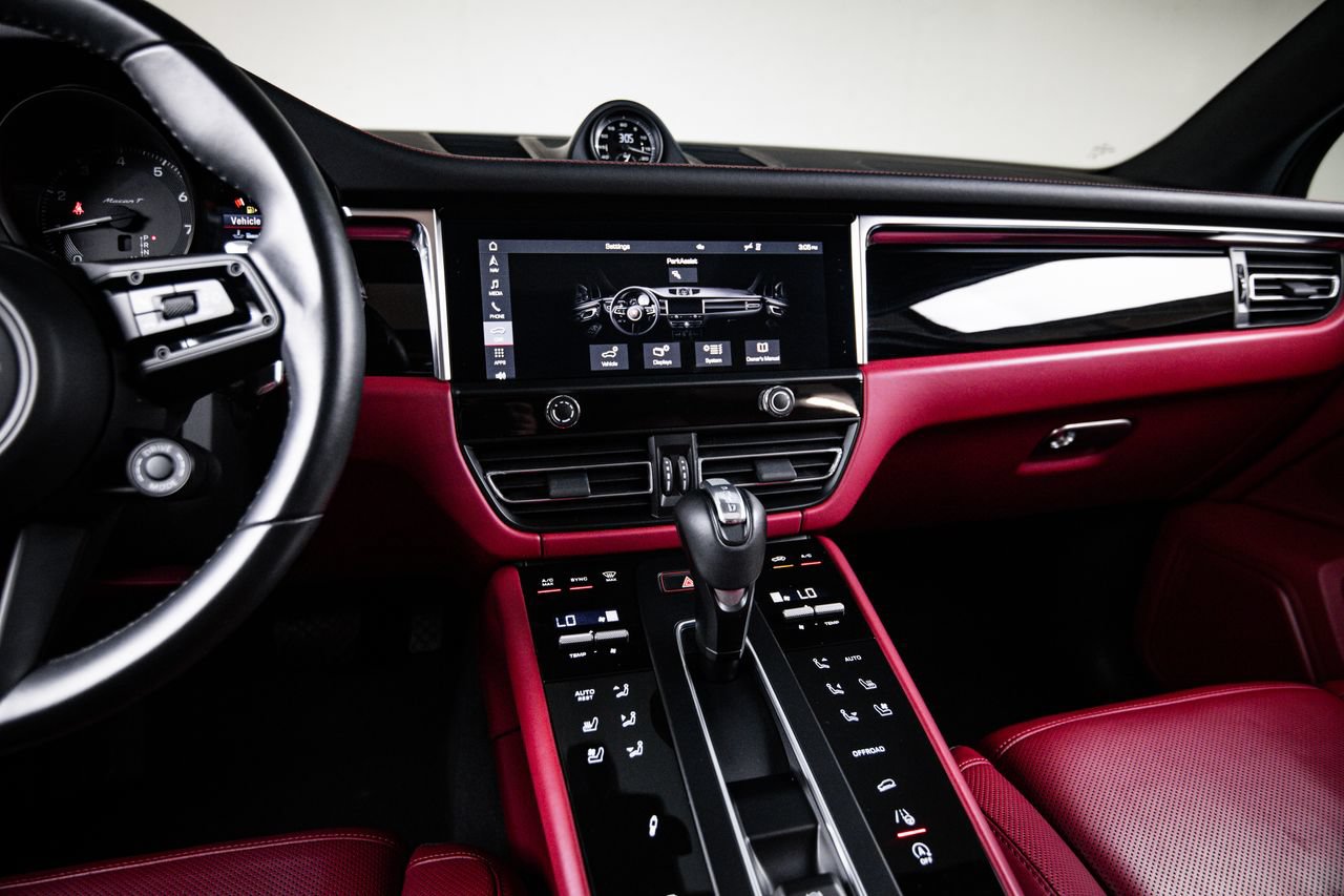 Certified 2023 Porsche Macan Turbo AWD/4WD image 19