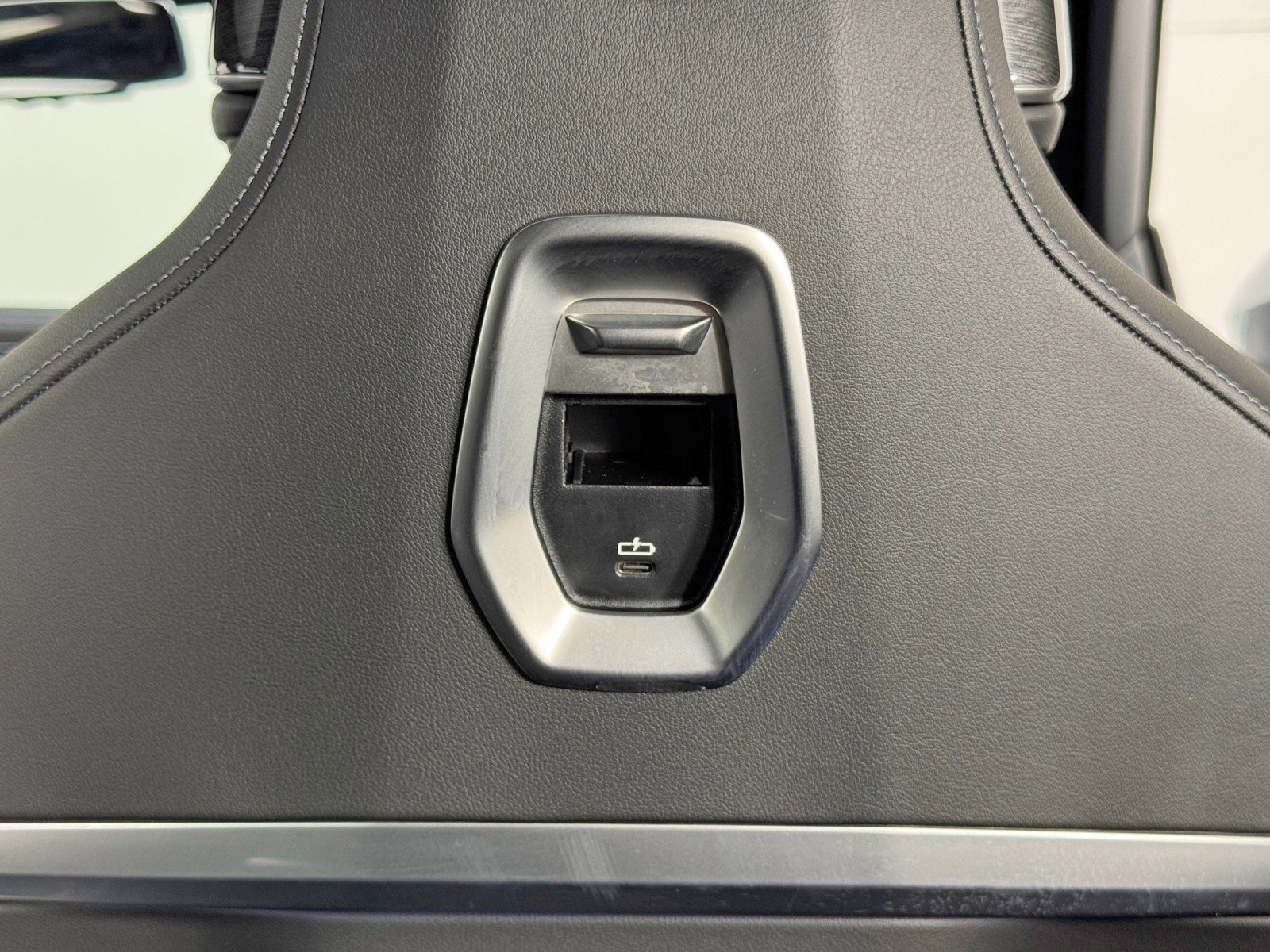 Used 2023 BMW i7 xDrive60 w/ Executive Package 2 image 48