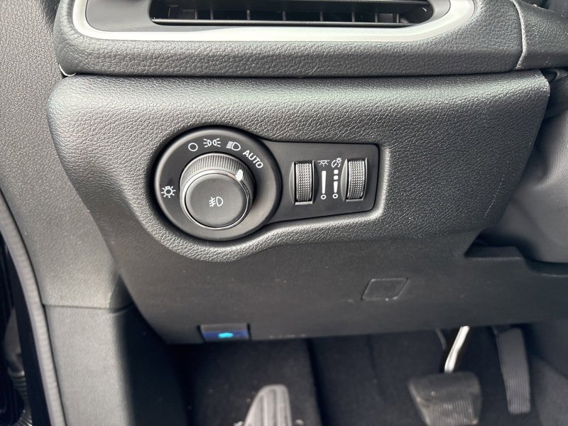 New 2026 Chrysler Pacifica Select w/ S Appearance Package image 24