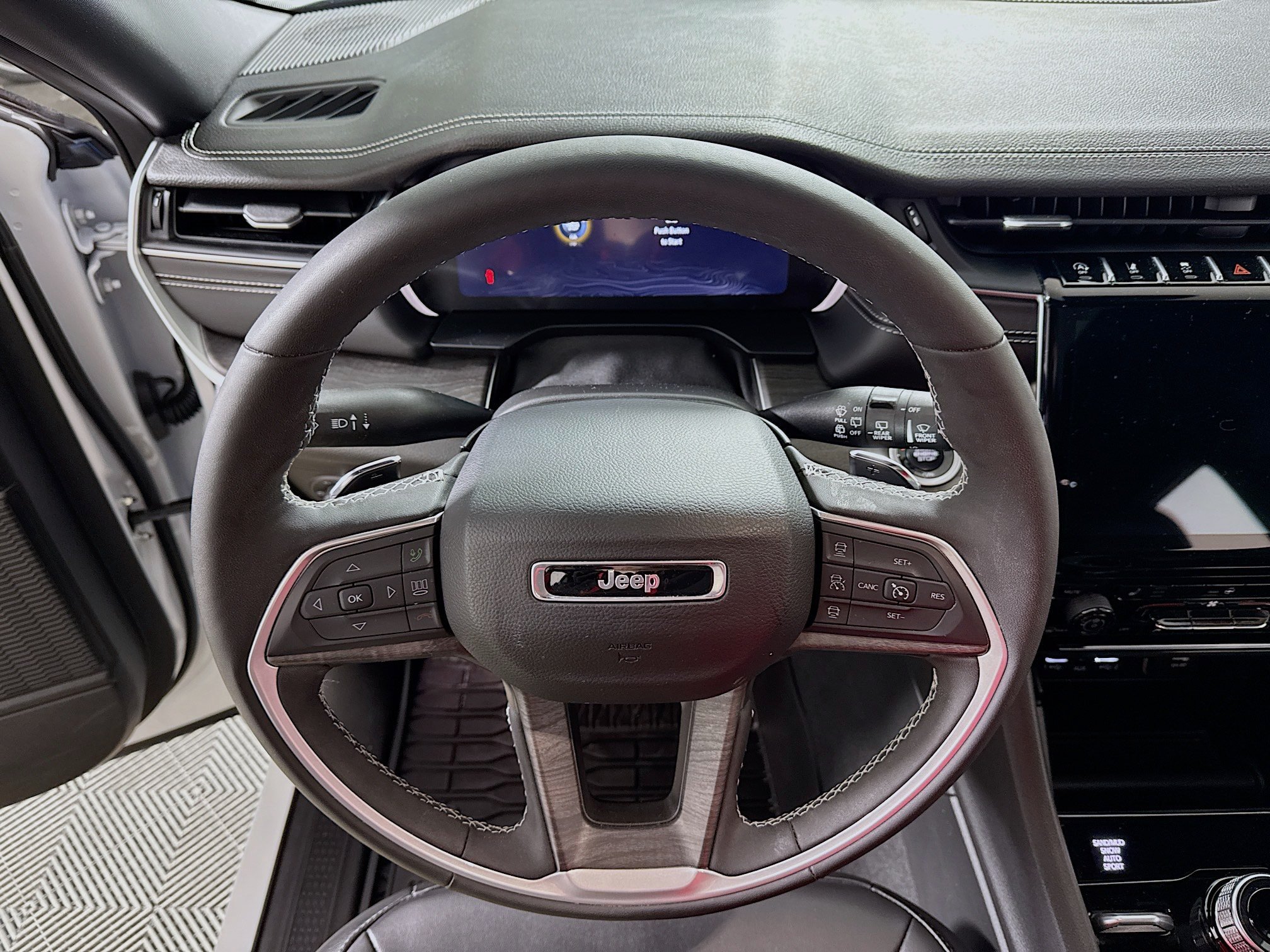 Used 2025 Jeep Grand Cherokee L Limited AWD/4WD image 16