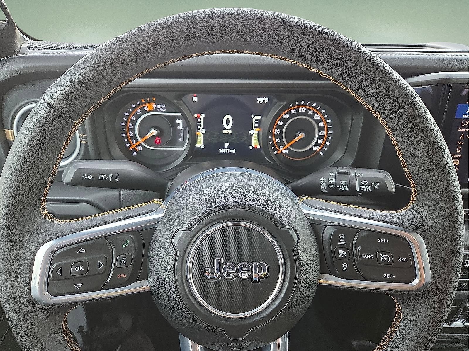 Used 2024 Jeep Wrangler Unlimited Sahara w/ Technology Group AWD/4WD image 24
