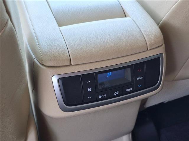 Used 2019 Toyota Highlander XLE AWD/4WD image 16