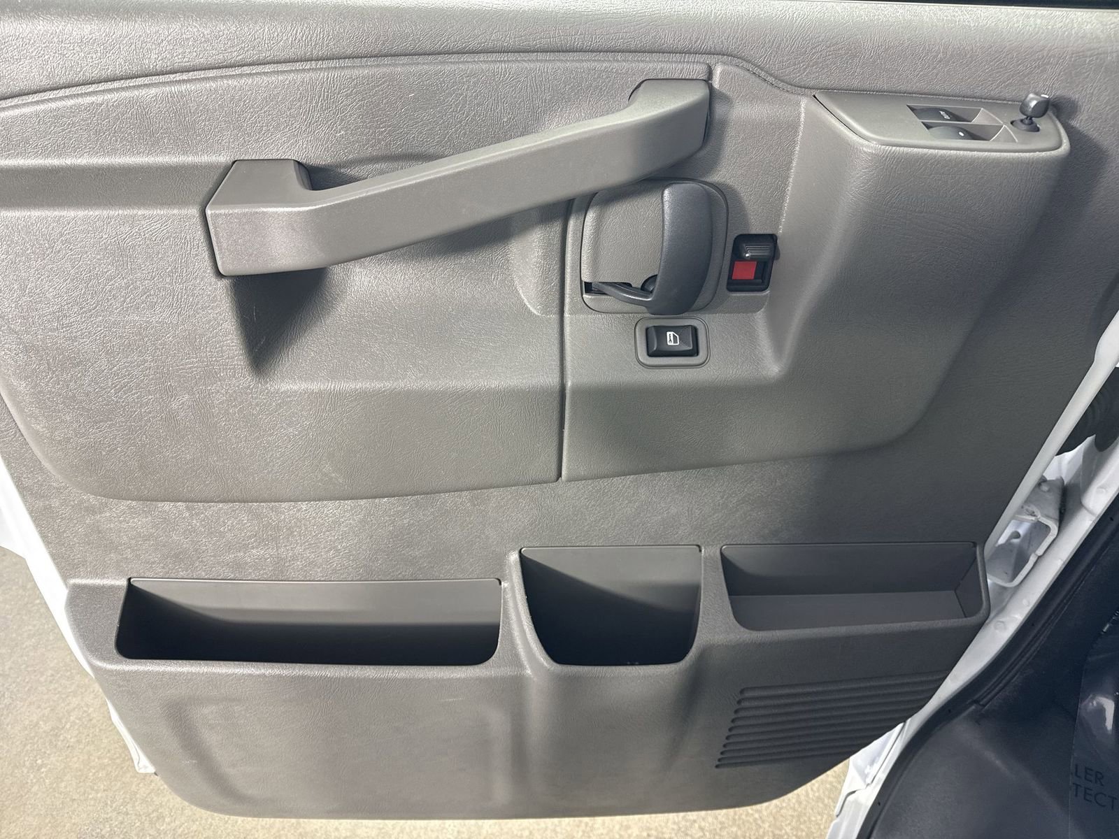 Used 2024 Chevrolet Express 3500 LT w/ LT Preferred Equipment Group RWD image 18