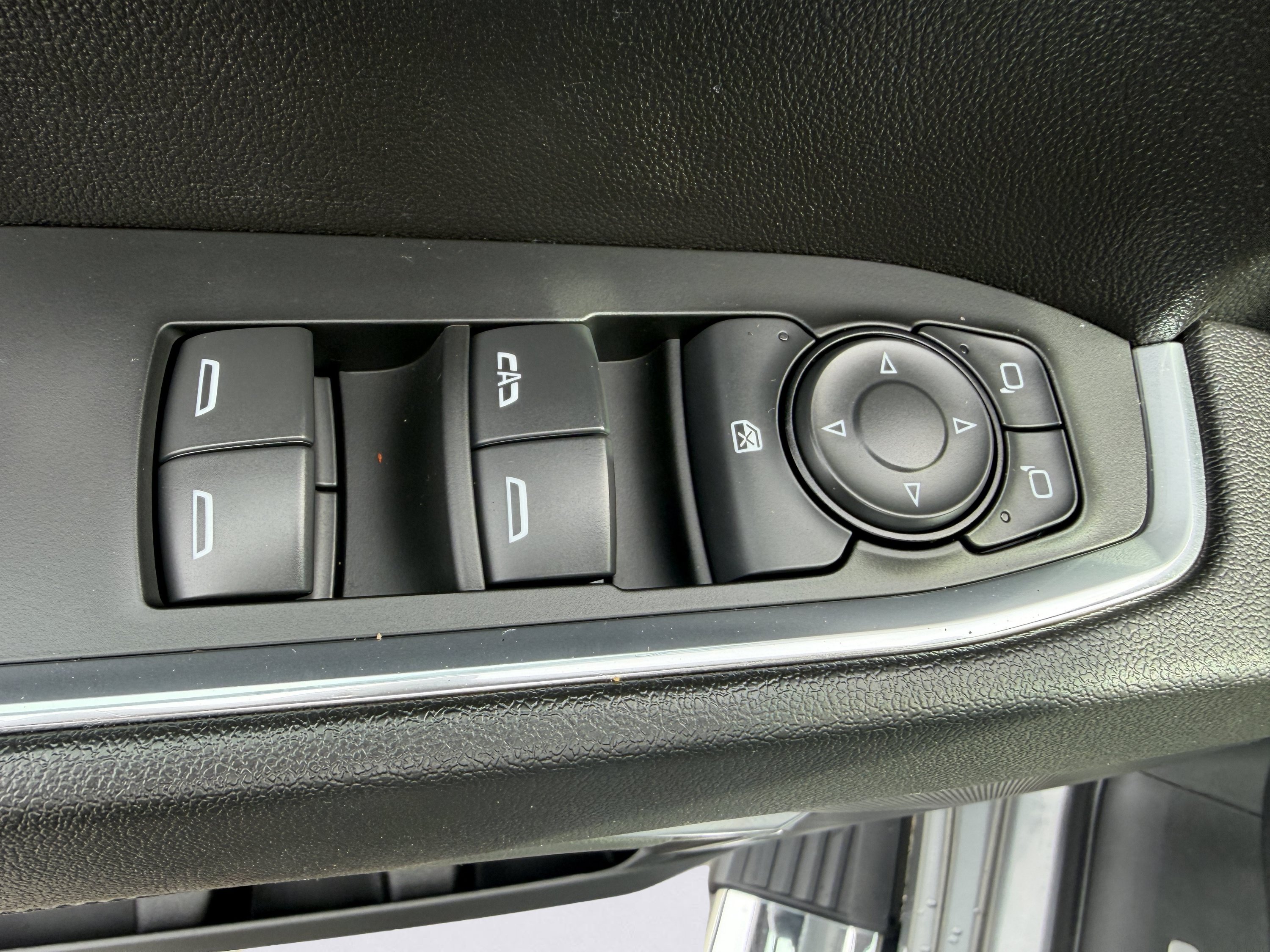 Used 2023 Chevrolet Silverado 1500 LT AWD/4WD image 22