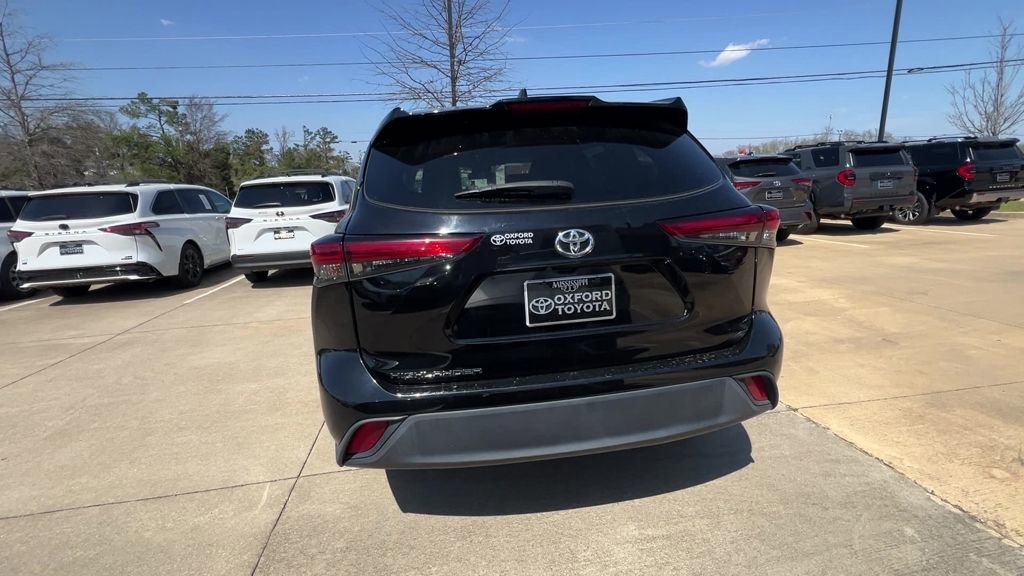 Used 2023 Toyota Highlander L image 5