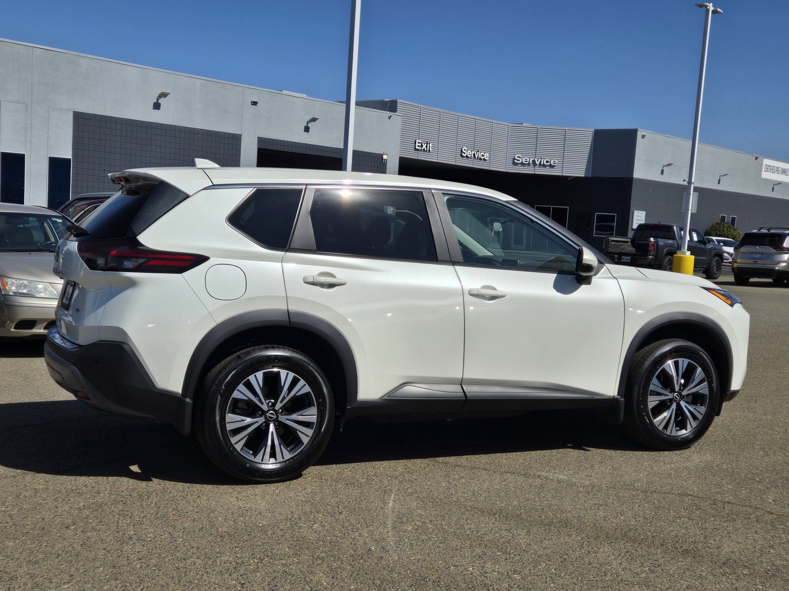 Certified 2023 Nissan Rogue SV FWD image 3