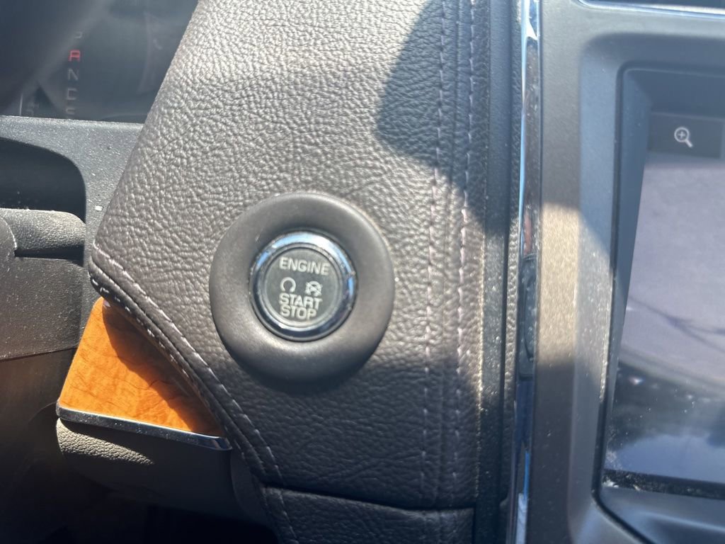 Used 2013 Lincoln MKX FWD image 19
