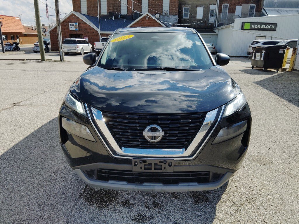 Used 2023 Nissan Rogue S image 2