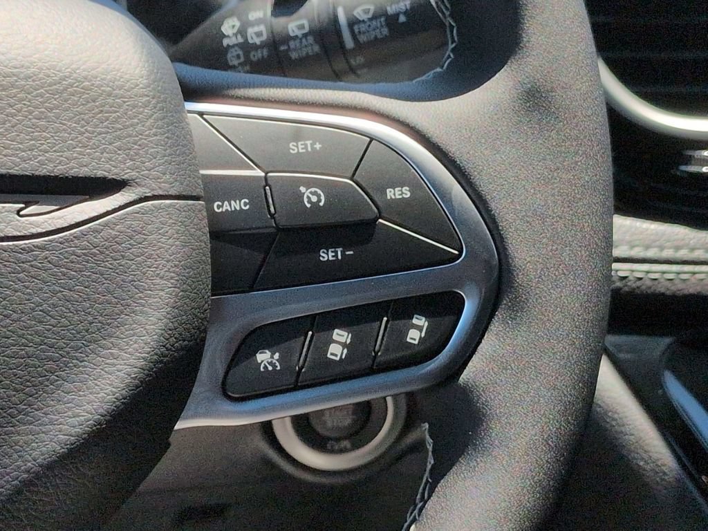 New 2027 Chrysler Pacifica Select FWD image 17