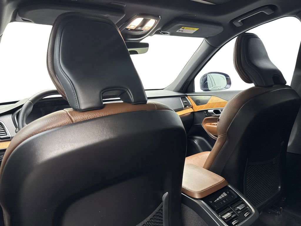 Used 2023 Volvo XC90 B6 Plus image 37