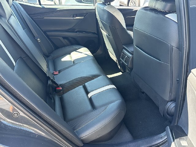 Used 2025 Toyota Camry SE FWD image 13