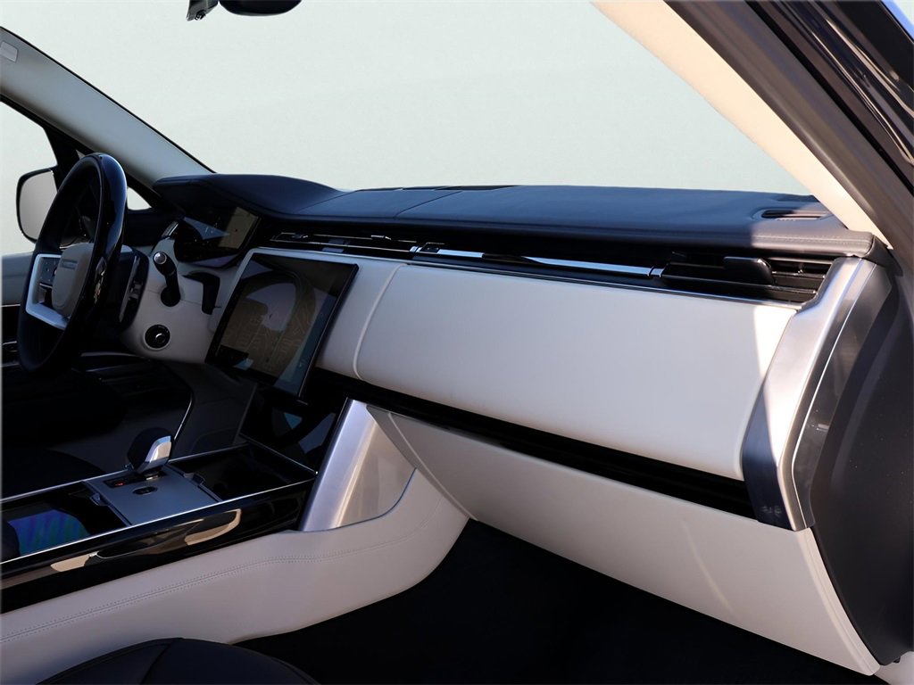 Used 2024 Land Rover Range Rover Long Wheelbase SE image 9
