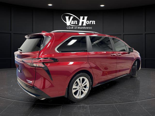 Used 2024 Toyota Sienna Platinum FWD image 7